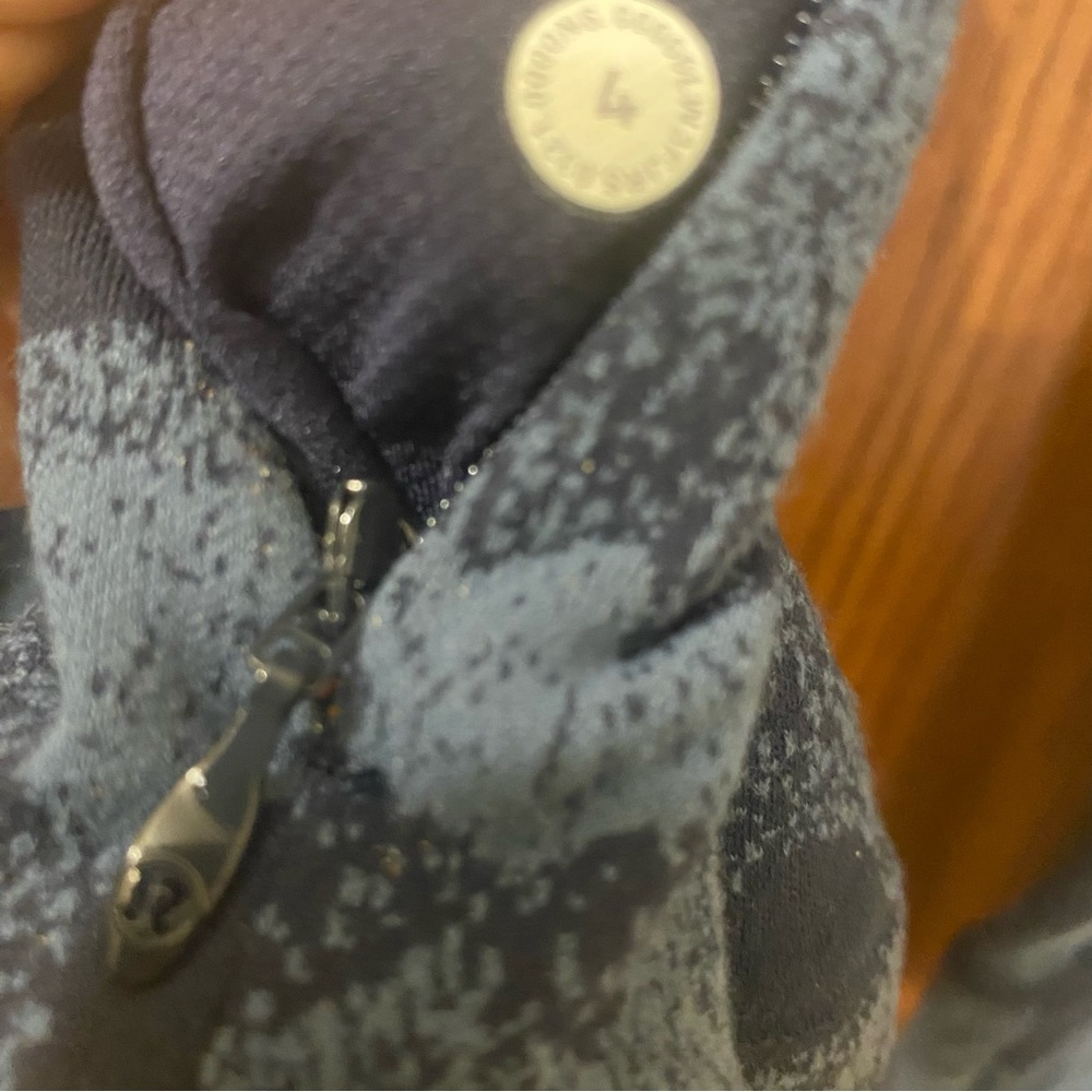 LULULEMON Blue Camo It's Rulu Run Fleece Long Sleeve Shirt Women's Size 4 - Picture 8 of 13